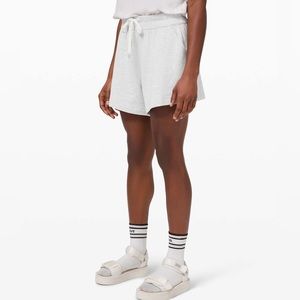 Lululemon Mellow In high-rise short heathered grey